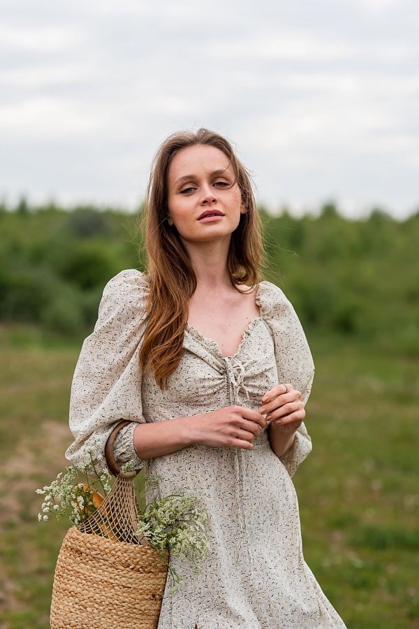 Сукня міні з роспіркою бежева в квіти D0321 № 1