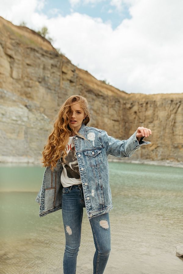 Куртка джинсова з потертостями оверсайз  #RU# Куртка джинсовая с потертостями оверсайз  № 3